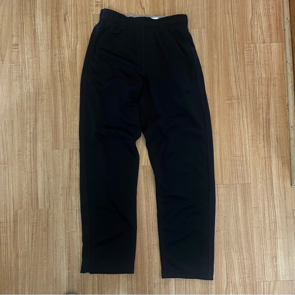 Nike Men’s Black Jogger Sweatpants with Minimal Swoosh